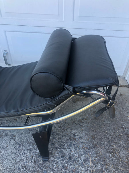 Vintage Replica Le Corbusier LC4 chaise lounge chair